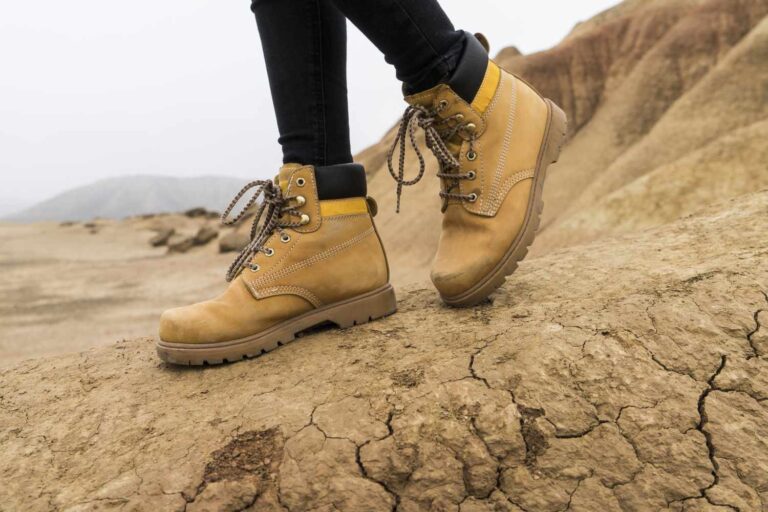 The Ultimate Guide to Choosing the Right Hiking Shoes: 2024 The Ultimate Guide to Choosing the Right Hiking Shoes: 2024