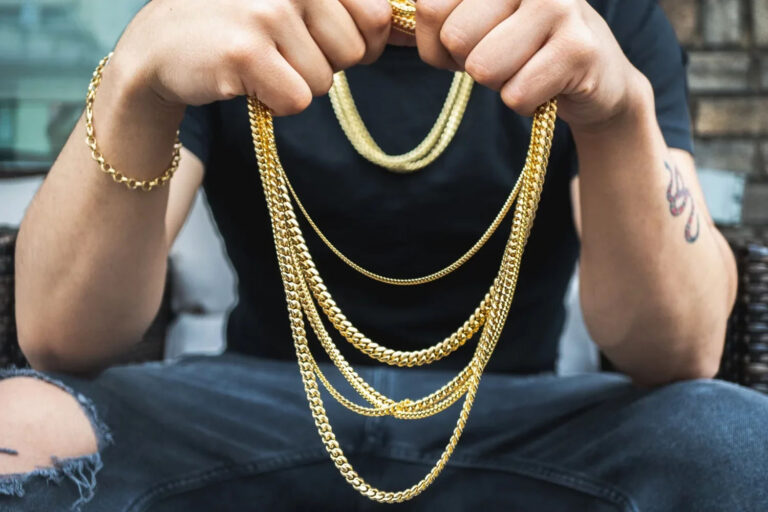 Why Every Jewelry Enthusiast Needs a Cuban Link Chain in Their Collection: 2024 Why Every Jewelry Enthusiast Needs a Cuban Link Chain in Their Collection: 2024