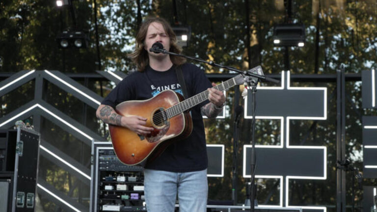 Did billy strings fire his guitar tech? Did billy strings fire his guitar tech?